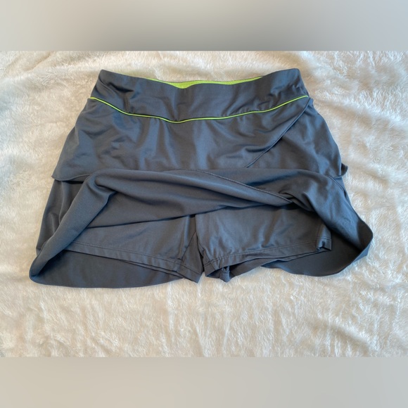 Tennis Golf Running Skirt with shorts - size M - Picture 4 of 4